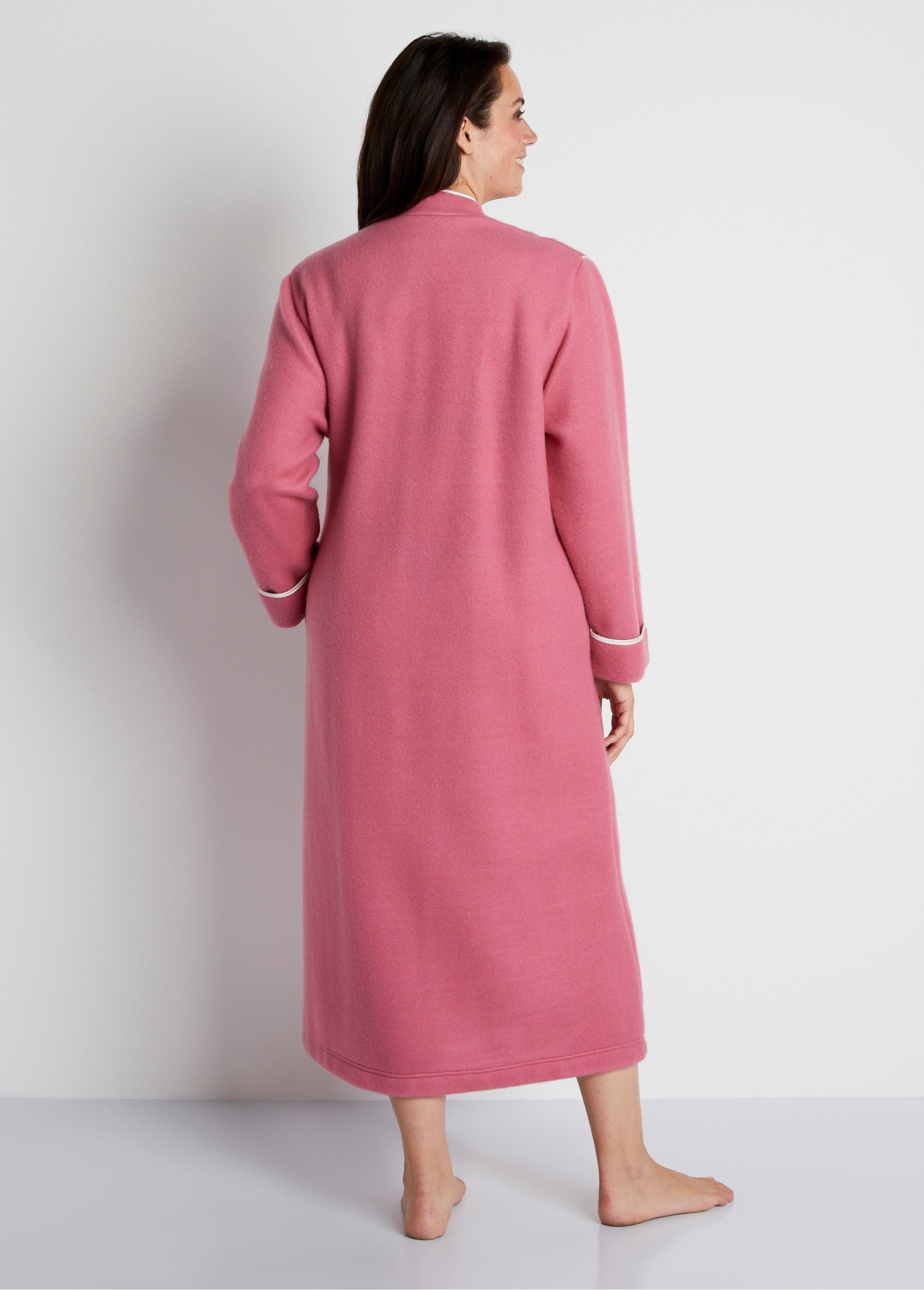 Buttoned_fleece_bathrobe_Pink_DO1_curvy