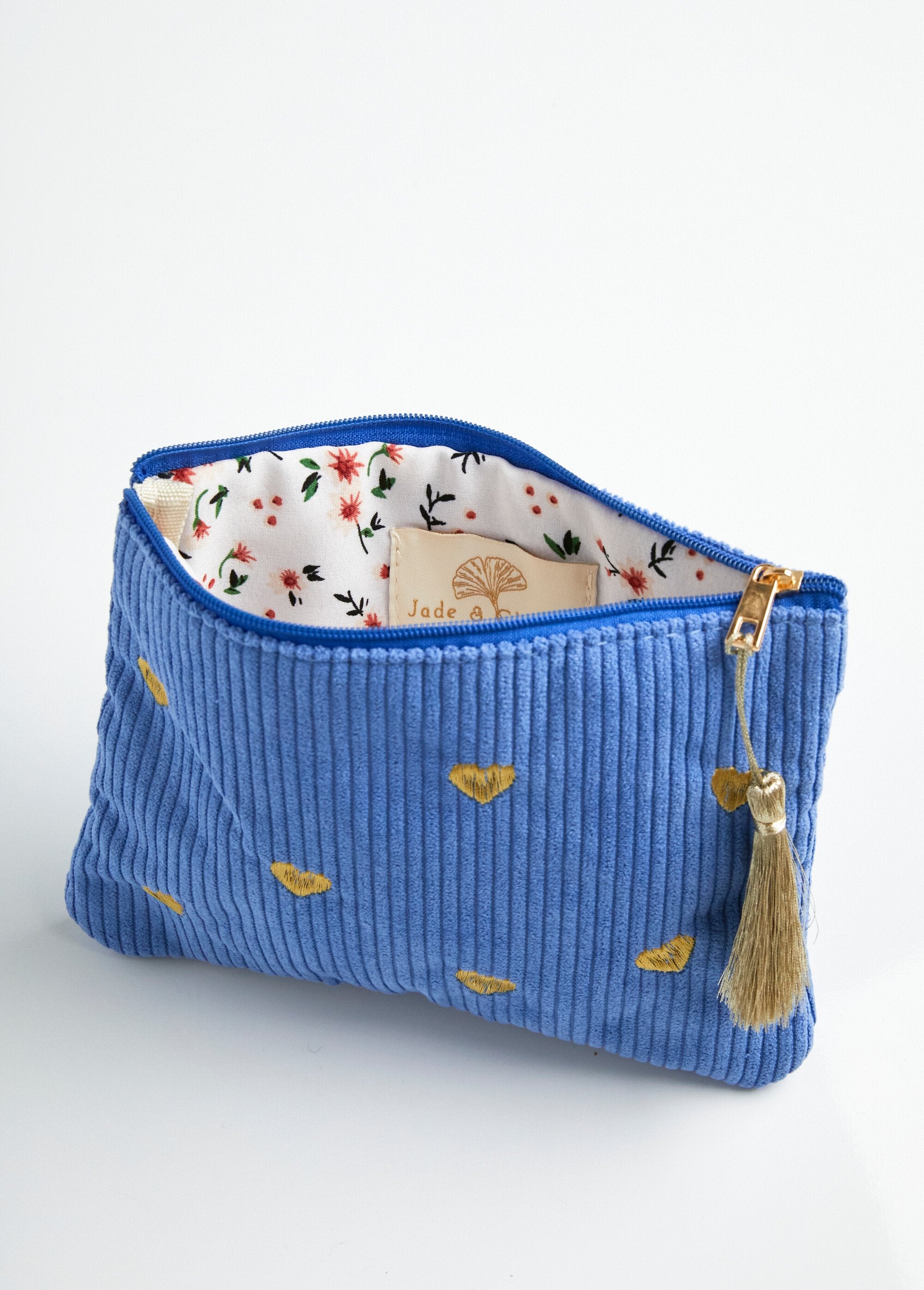 Zipped_velvet_pouch_with_heart_embroidery_Blue_DE1_slim