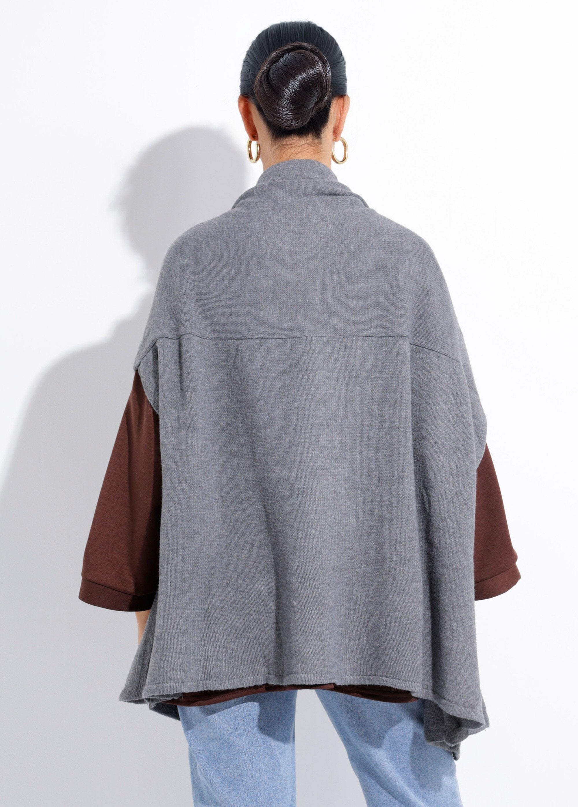 Warm_knitted_poncho_cape_with_wool_Gray_DO1_slim