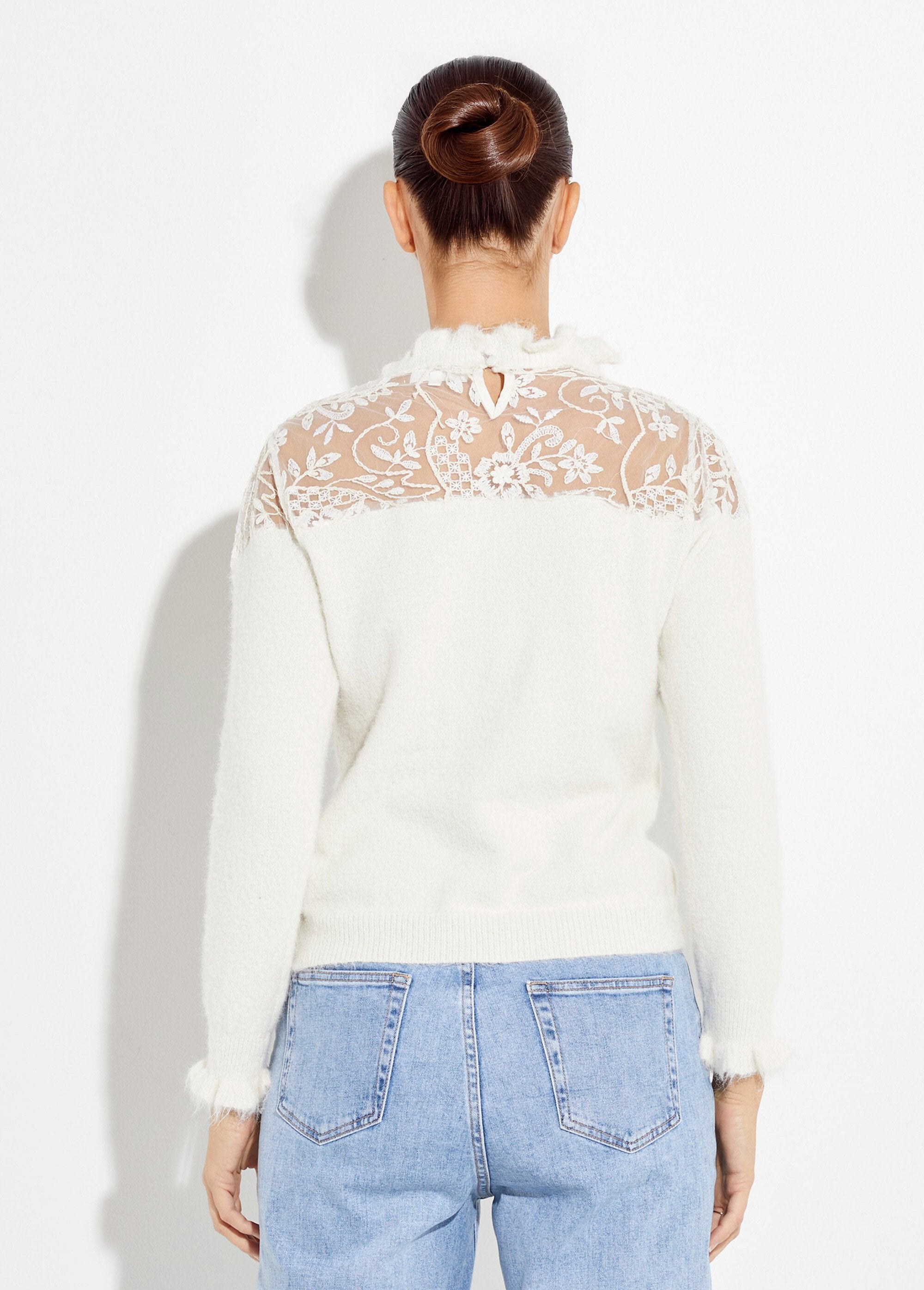 Pull_chic_en_dentelle_et_maille_avec_laine_Ecru_DO1_slim