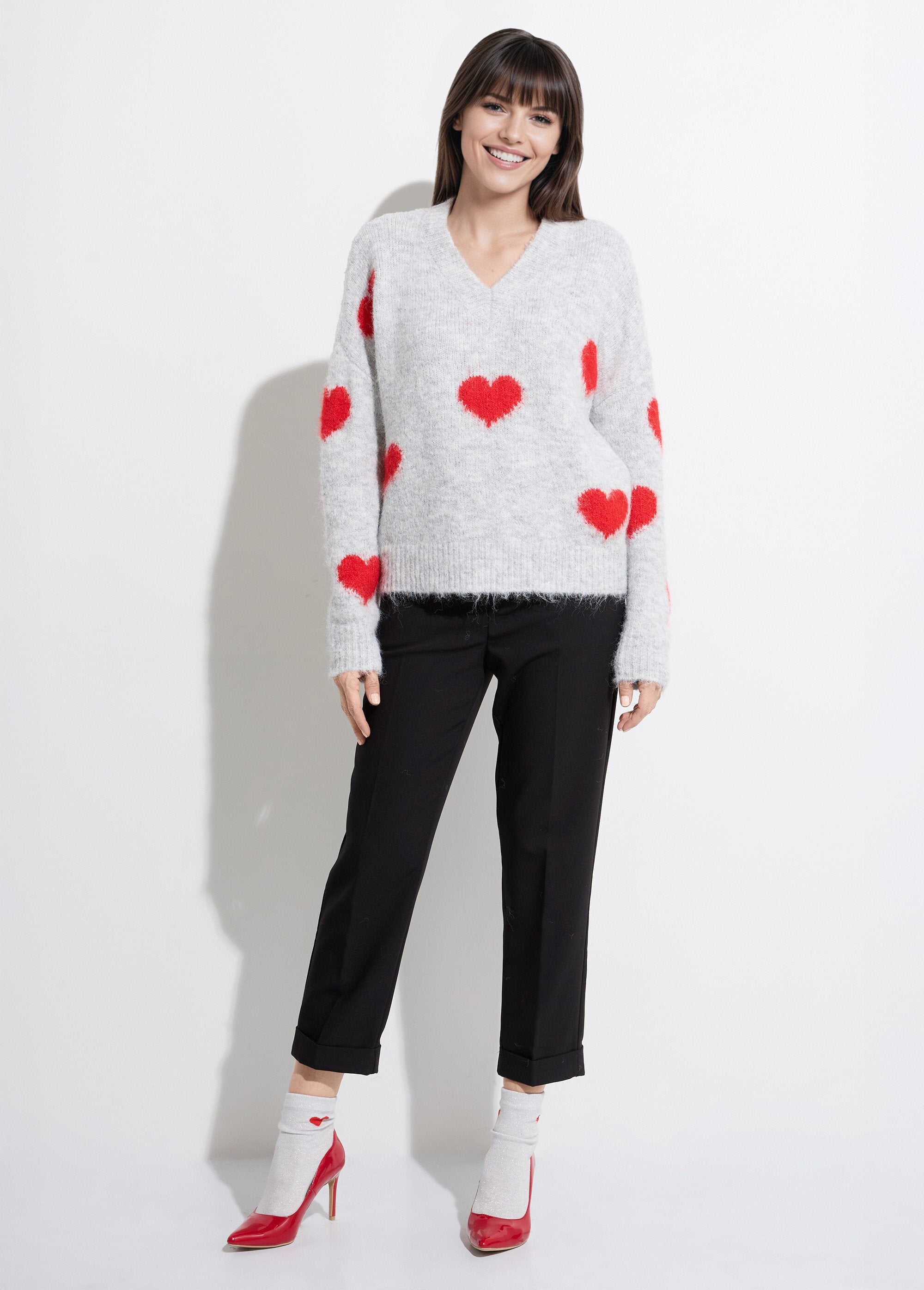 Warm_V-neck_wool_sweater_with_hearts_Light_gray_SF1_slim