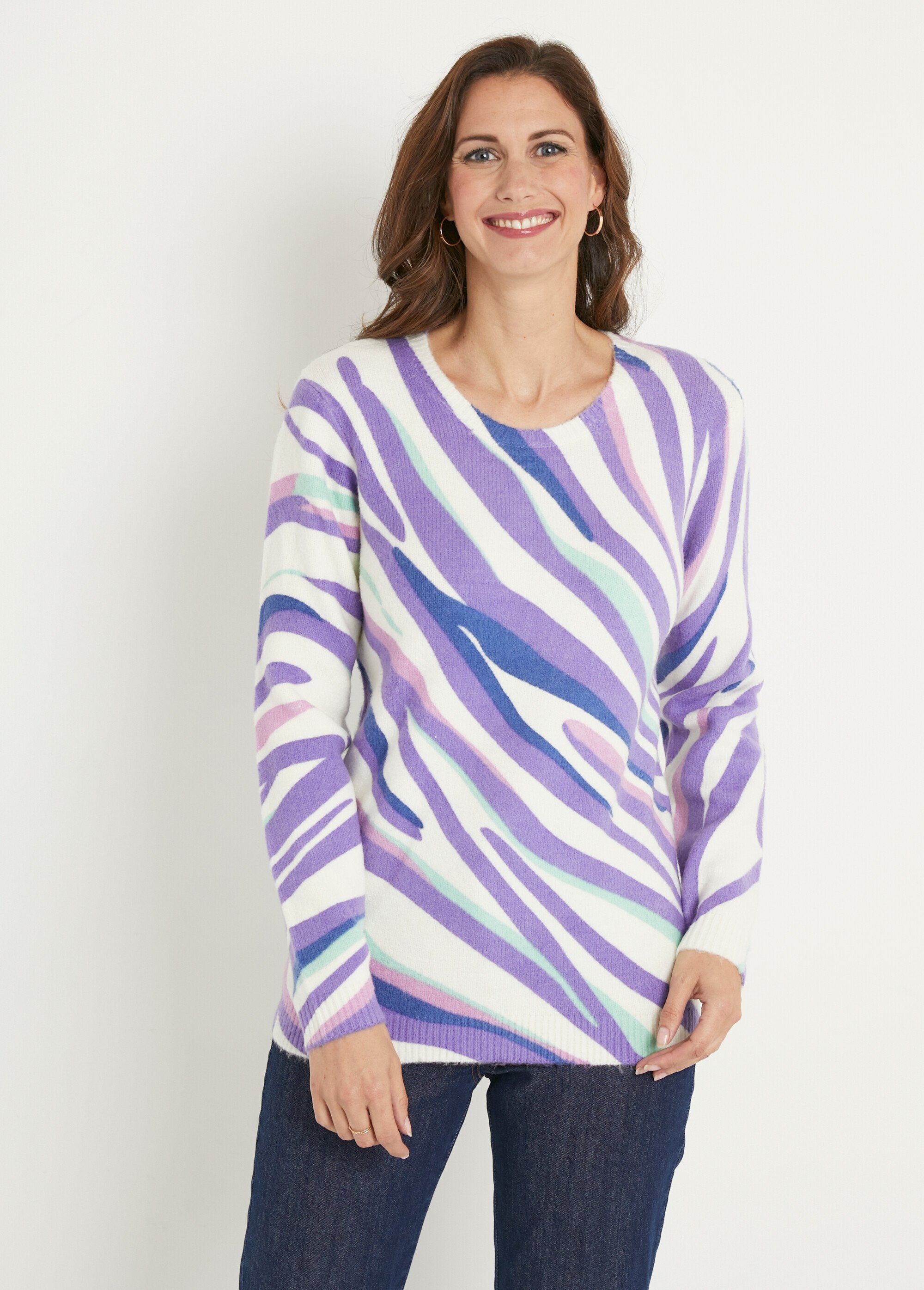 Soft_short_round-neck_graphic_sweater_Ecru_and_purple_FA1_slim