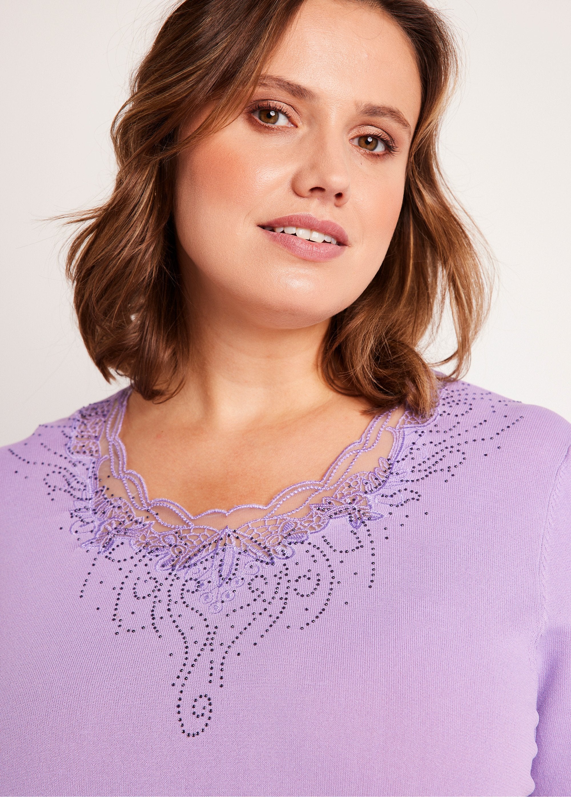 Fine_embroidered_short-sleeved_sweater_Lilac_DE1_curvy