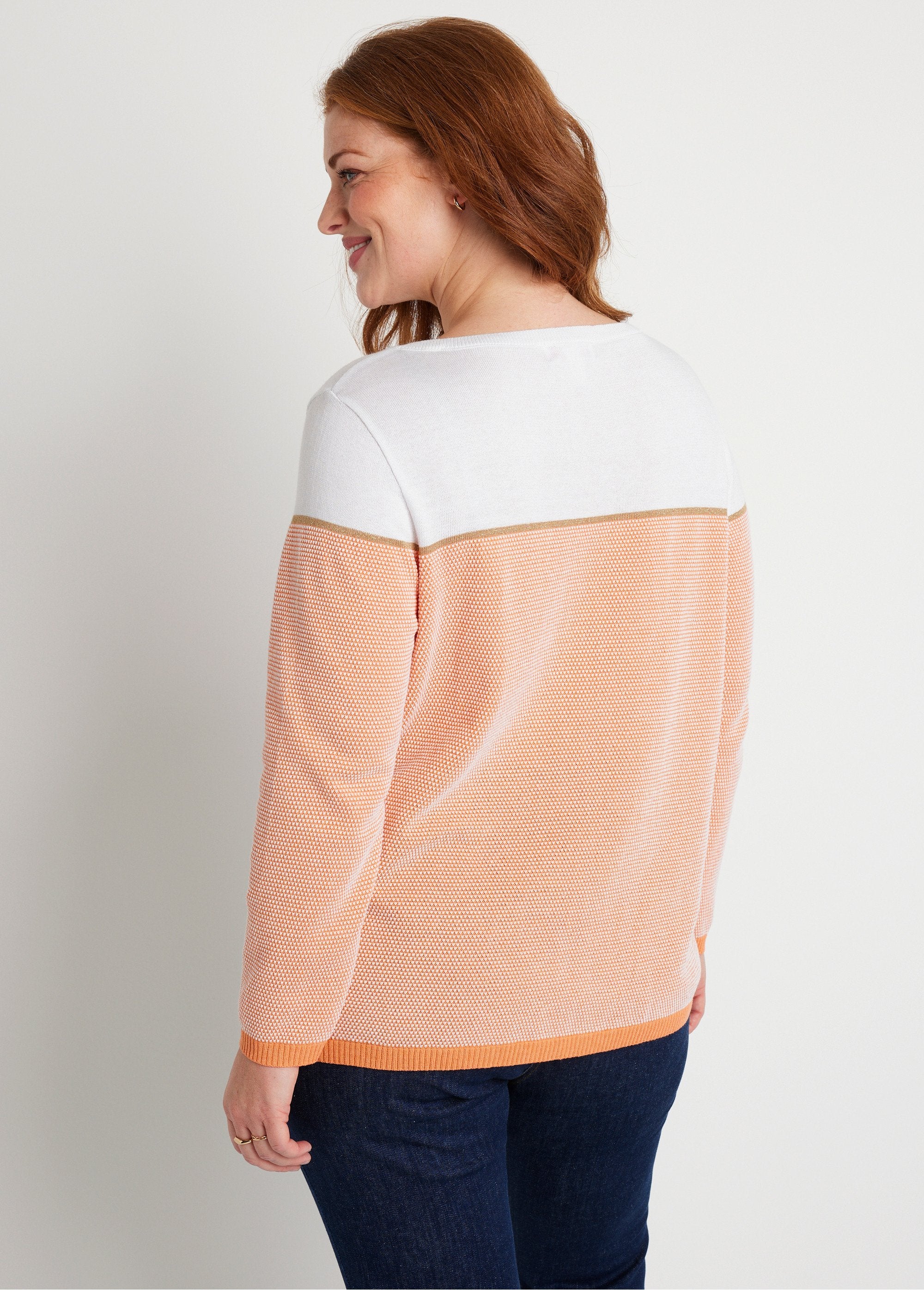 Thin_round_neck_long_sleeve_sweater_White_and_orange_DO1_curvy