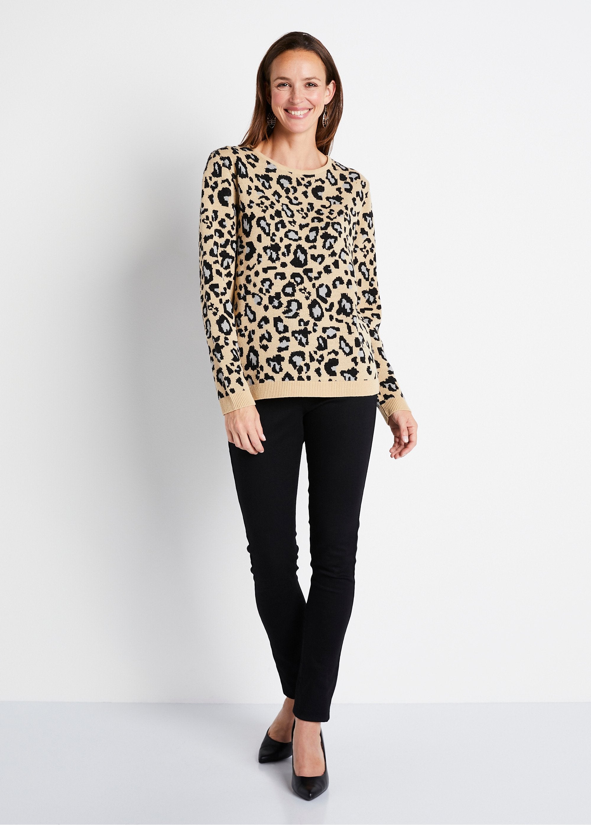 Round_neck_leopard_jacquard_sweater_Beige_and_black_SF1_slim