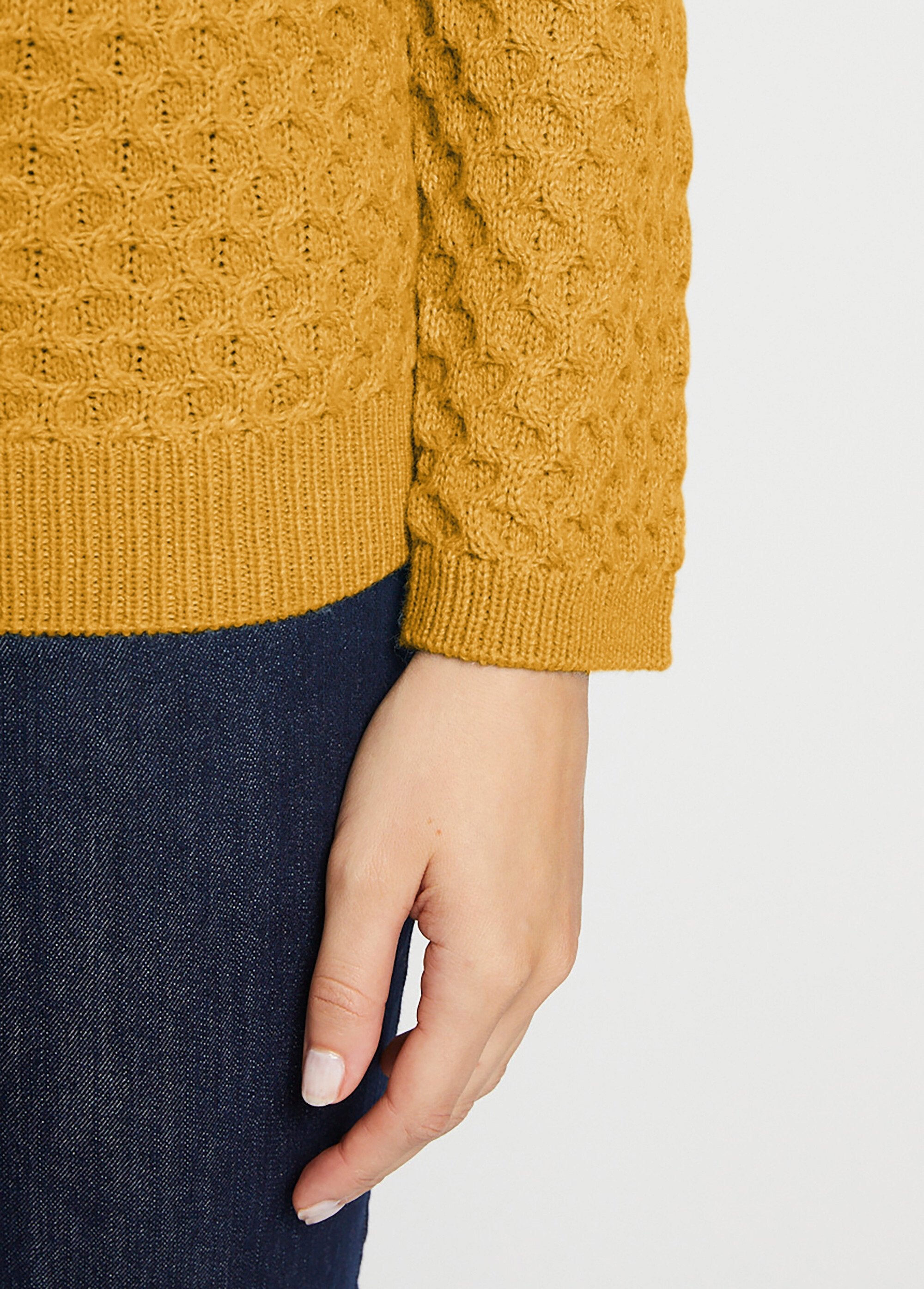 Short_warm_sweater_with_thick_knit_stand-up_collar_Curry_DE1_slim