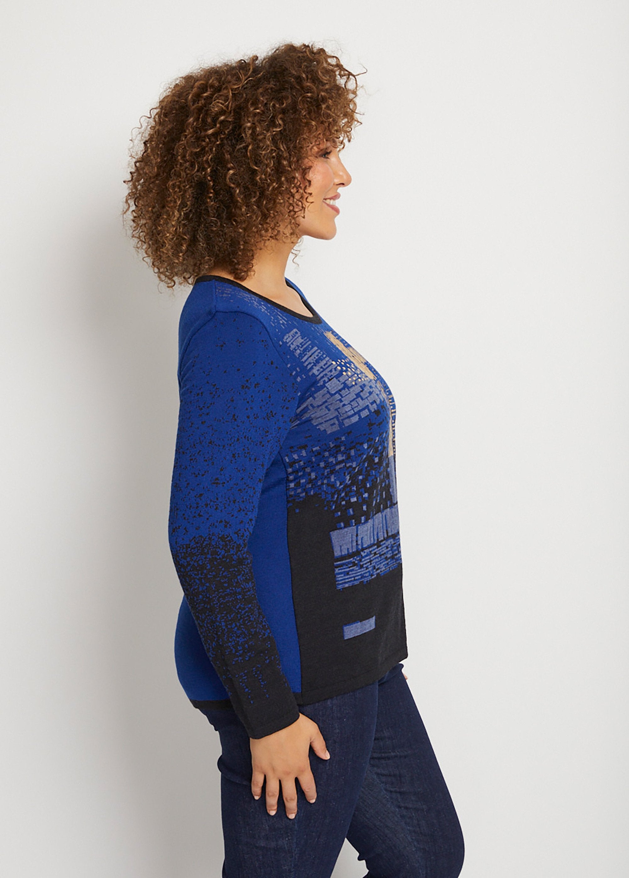 Warm_merino_wool_jacquard_round_neck_sweater_Black_and_blue_DR1_curvy