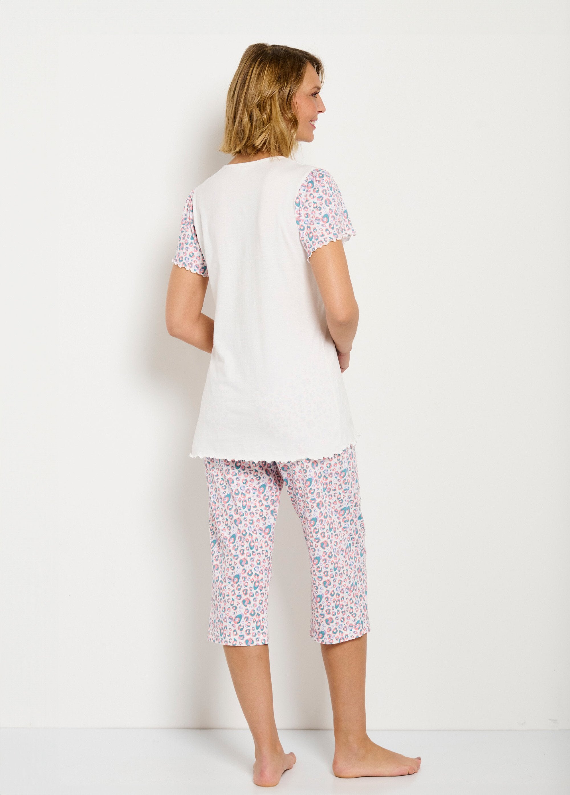 Short_cotton_pajamas_with_V-neck_and_short_sleeves_Ecru_DO1_slim