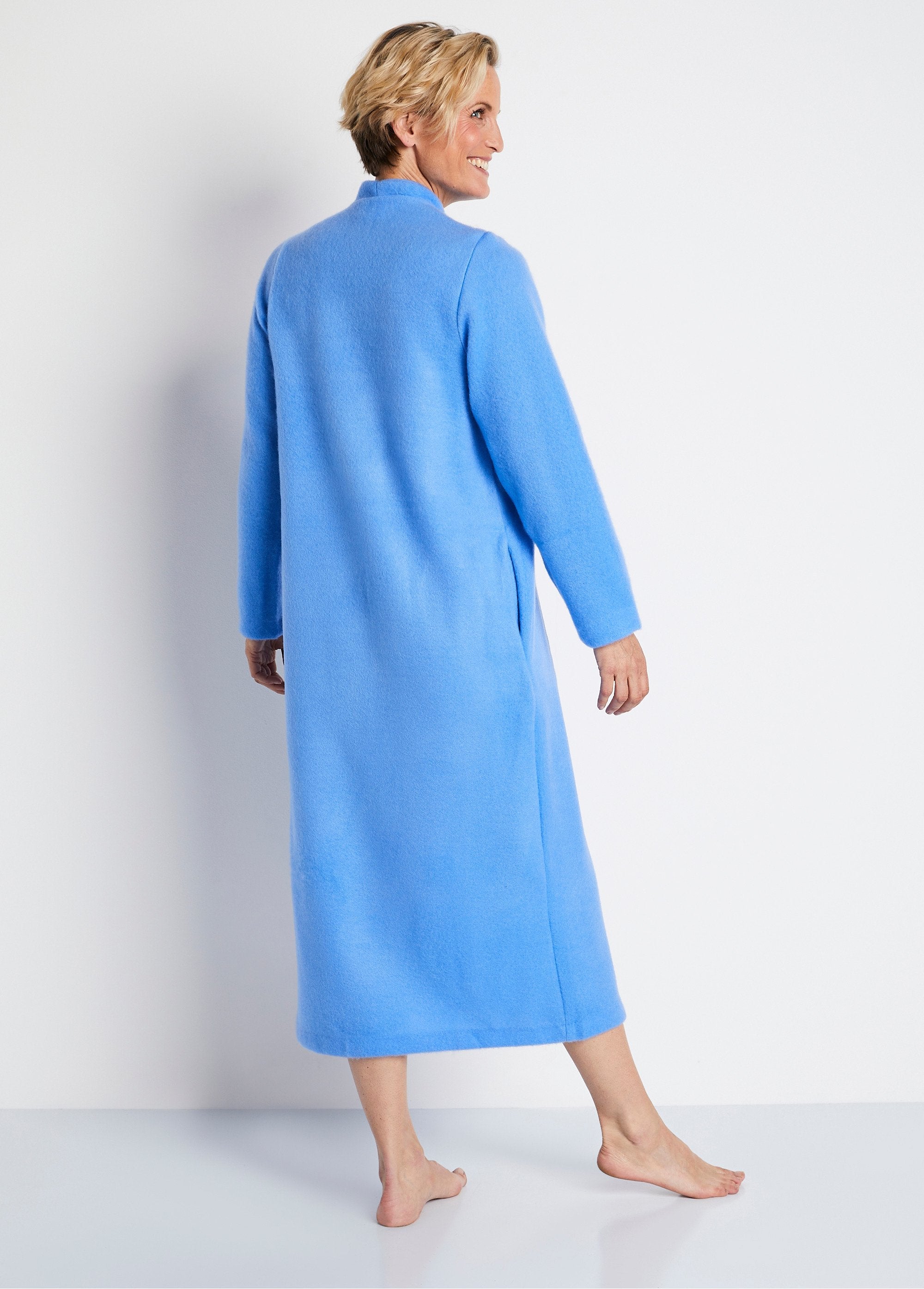 Zipped_and_embroidered_dressing_gown_Blue_DO1_slim