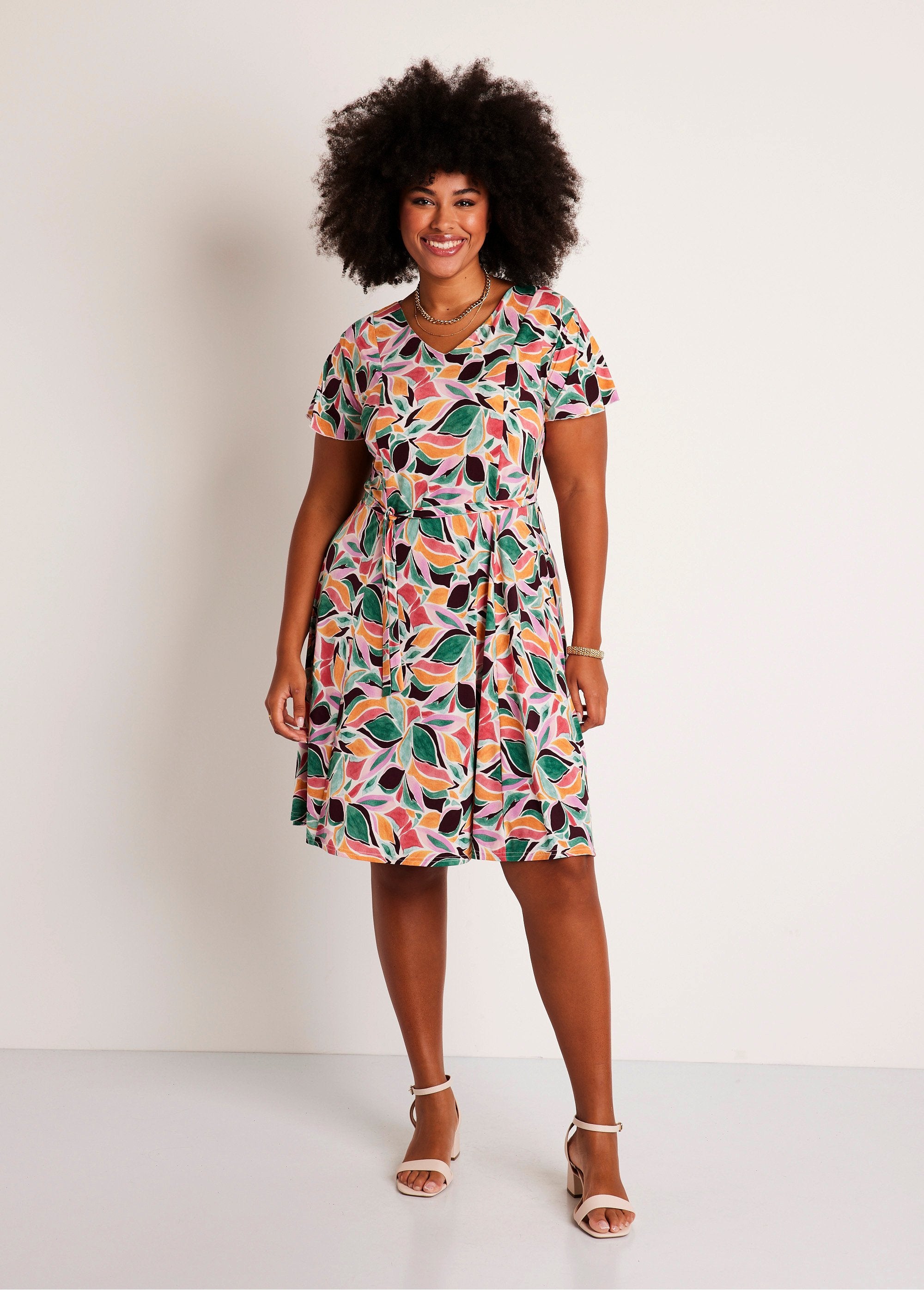 Short_printed_straight_dress_Green_and_pink_FA1_curvy