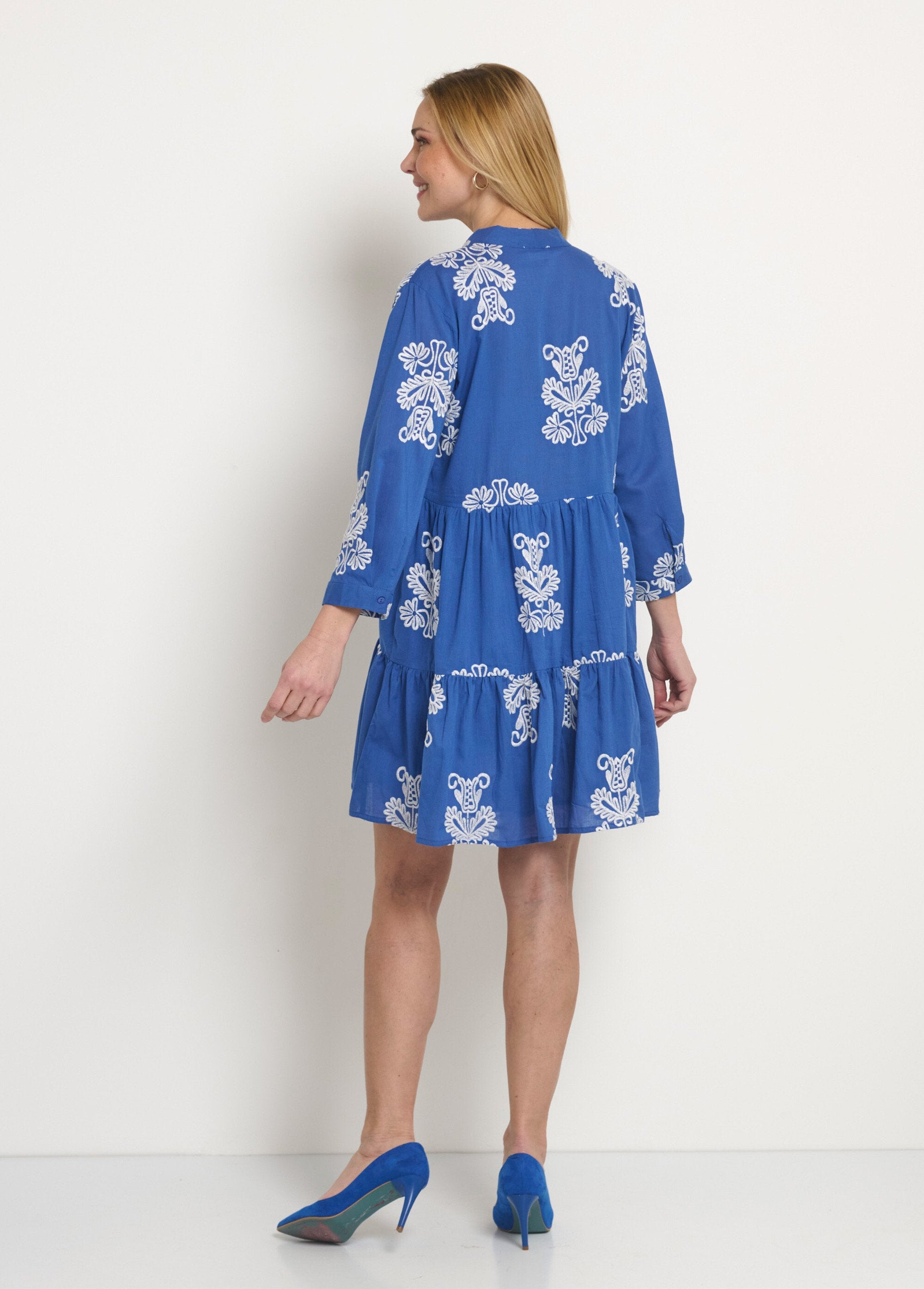 Short_ruffled_dress_with_embroidery_Blue_DO1_slim