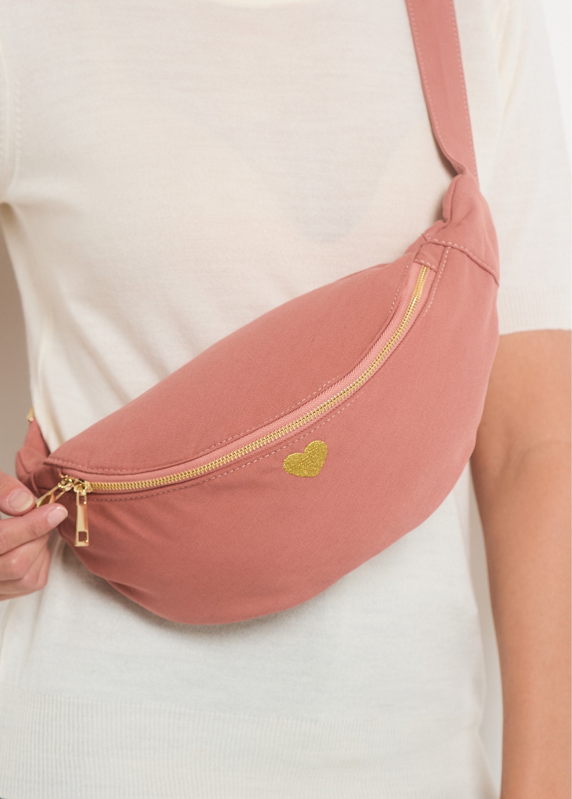 Sac_banane_uni_zippé_broderie_cur_Rose_poudre_DE2_slim