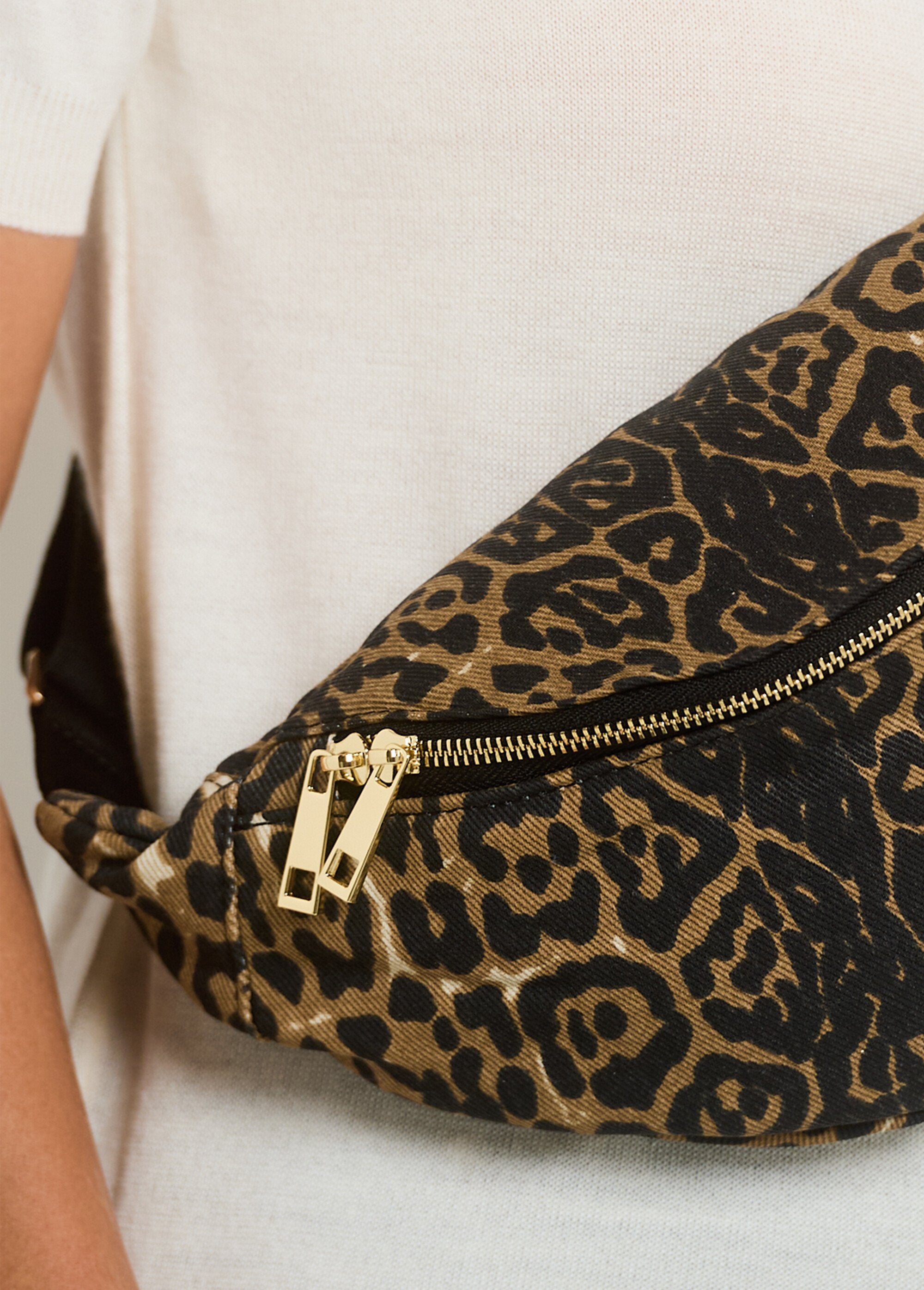 Animal_print_zipped_fanny_pack_Leopard_DE2_slim