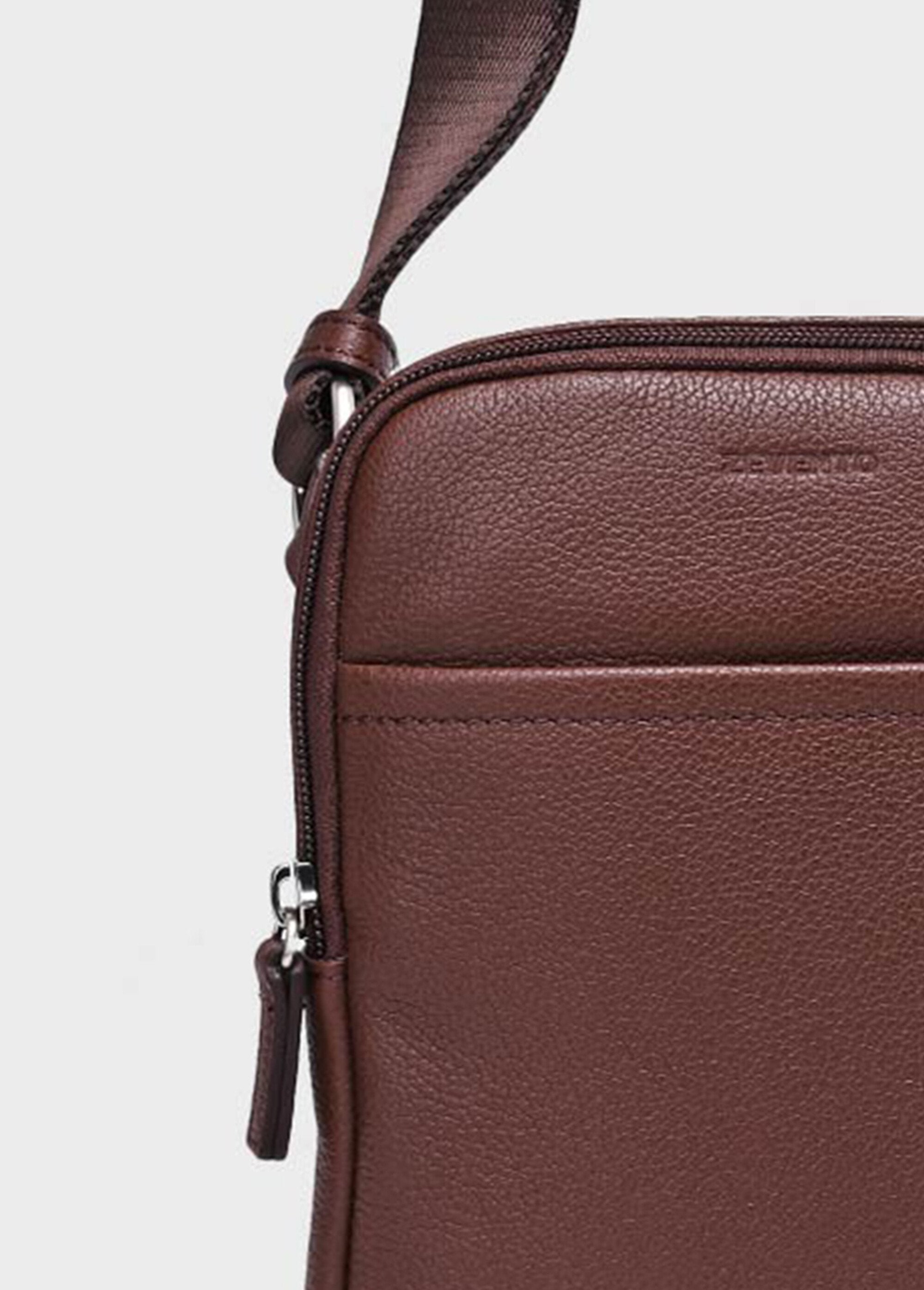 Elegant_men's_leather_satchel_Chocolate_DE1_slim