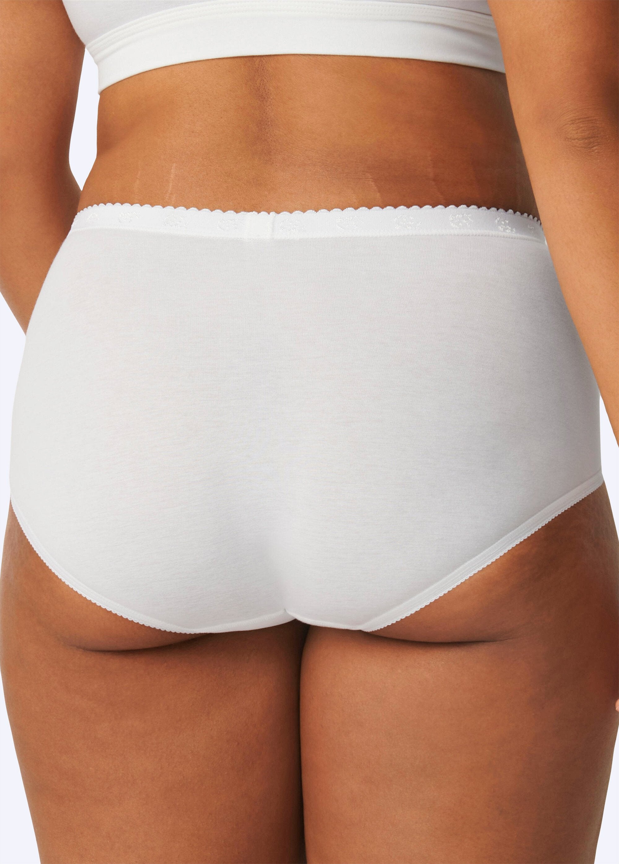 Pack_of_3_Chic_maxi_panties_+_1_free_White_lot3+1free_DO1_slim