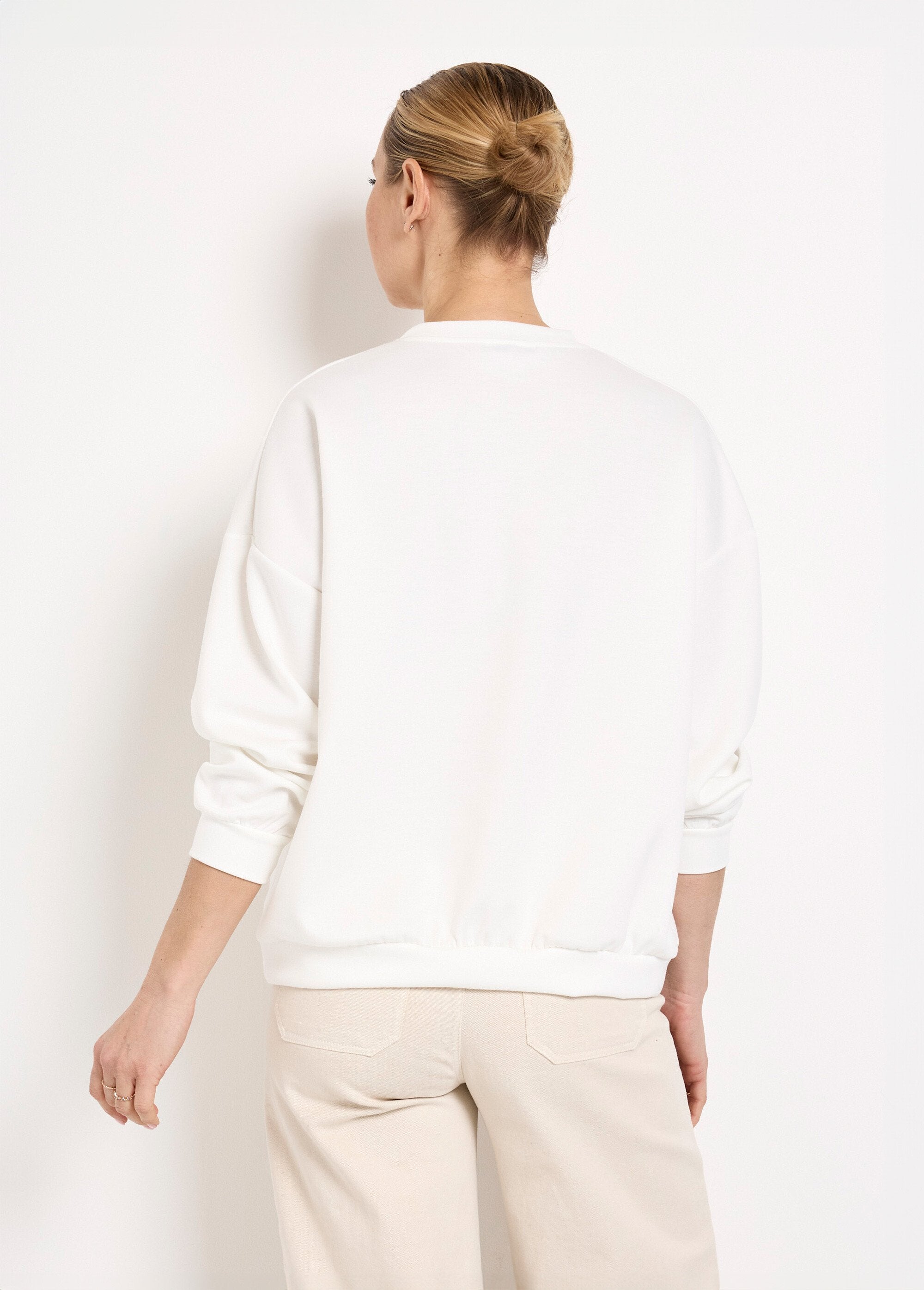 Soft_knit_lemon_pattern_round_neck_sweatshirt_White_DO1_slim