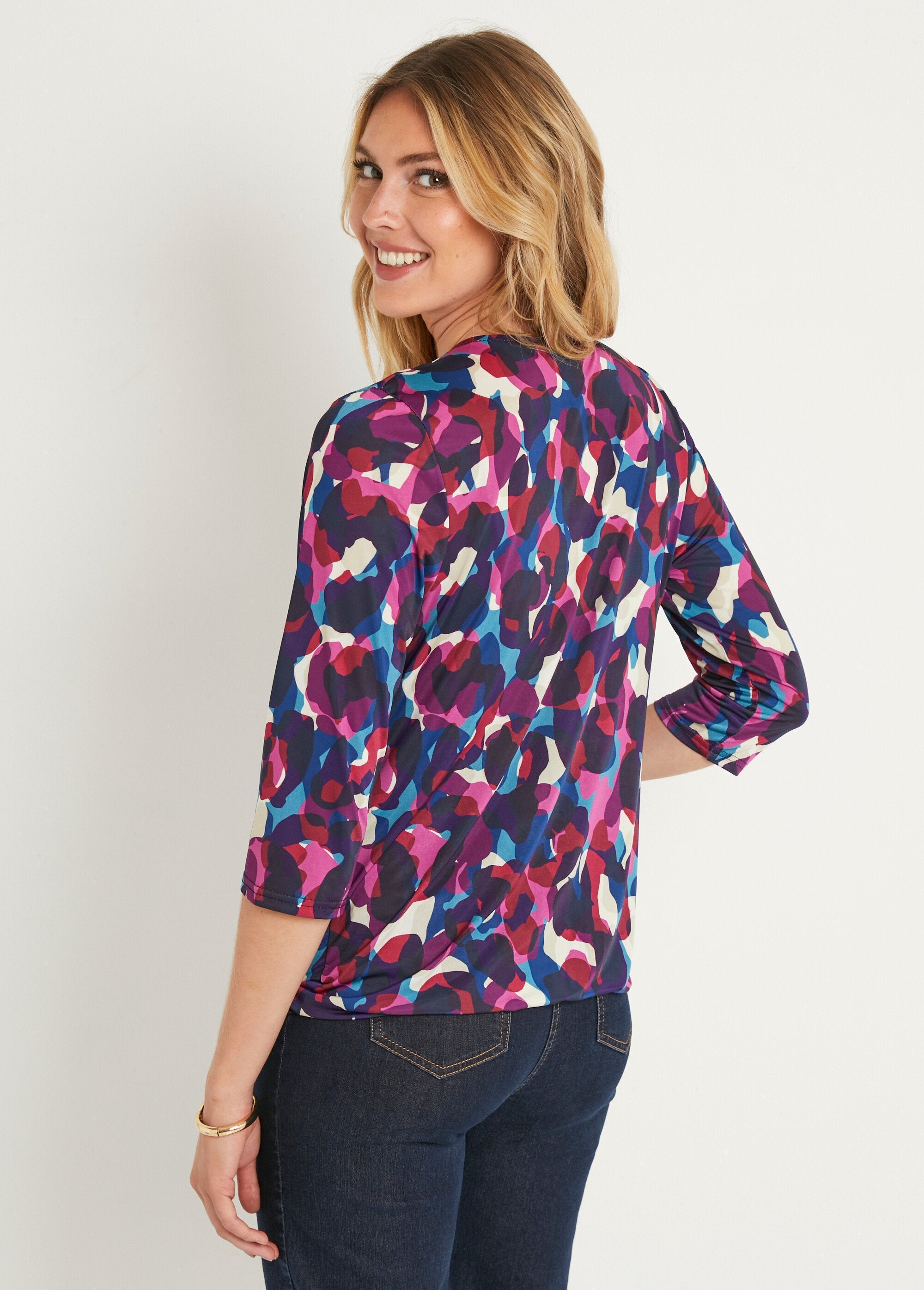 3/4-sleeve_wrap-around_blousanton_T-shirt_Pink_and_blue_DO1_slim