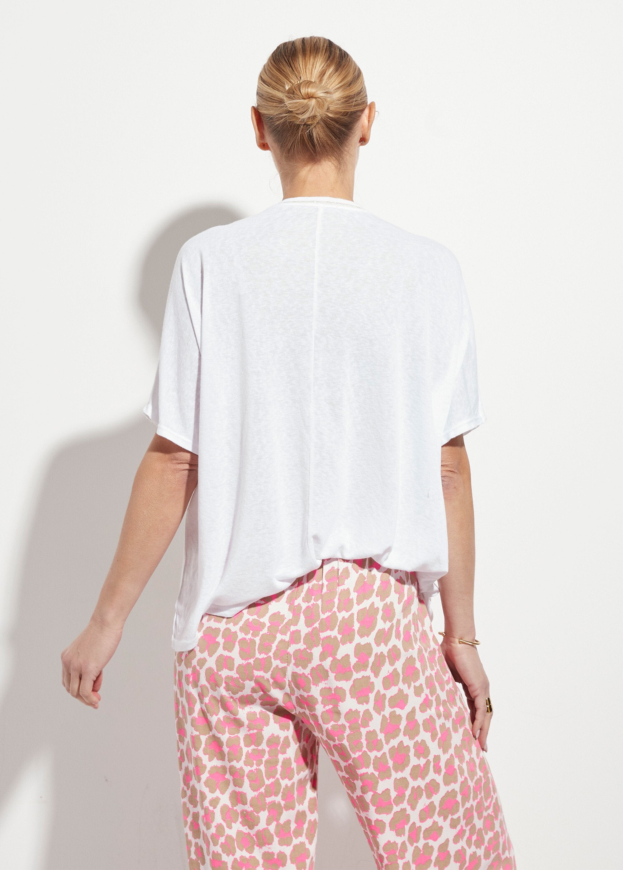 Metallic_V-neck_T-shirt_with_kimono_sleeves_White_DO1_slim