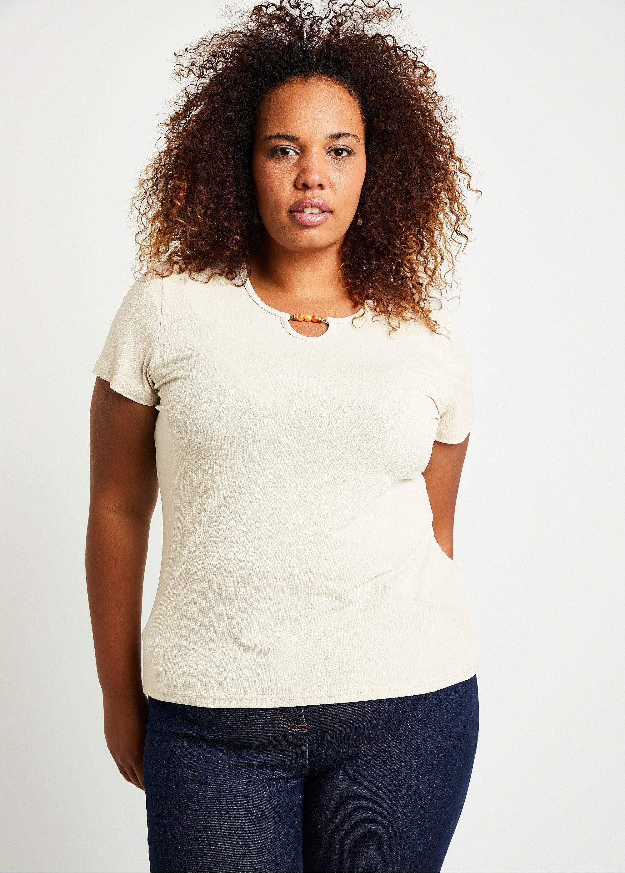 Short_jeweled_round_neck_t-shirt_Plain_beige_FA1_curvy