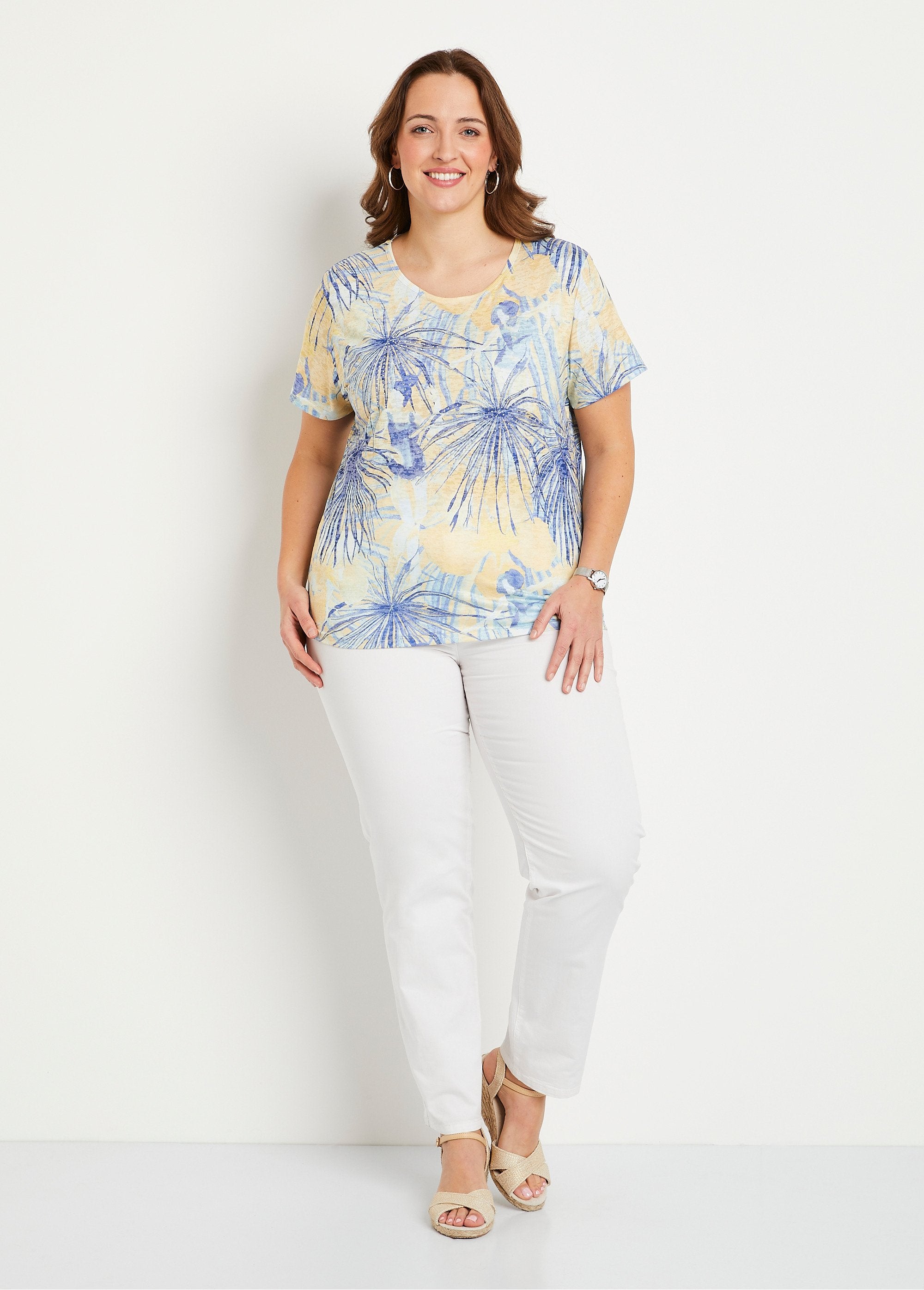 Short_patterned_and_rhinestone_t-shirt_Yellow_and_blue_SF1_curvy