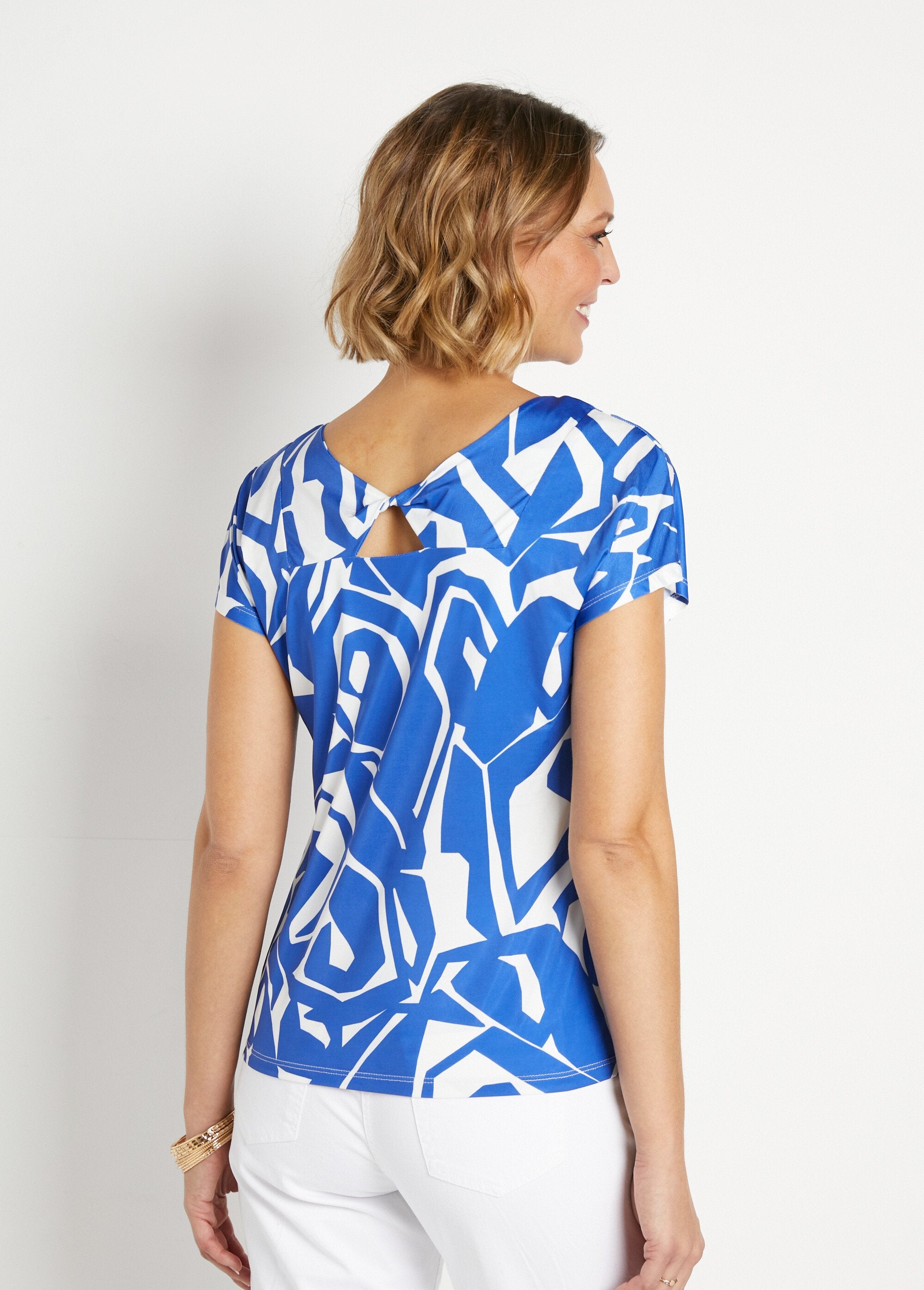 Short_straight_V-neck_graphic_print_t-shirt_Blue_and_white_DO1_slim