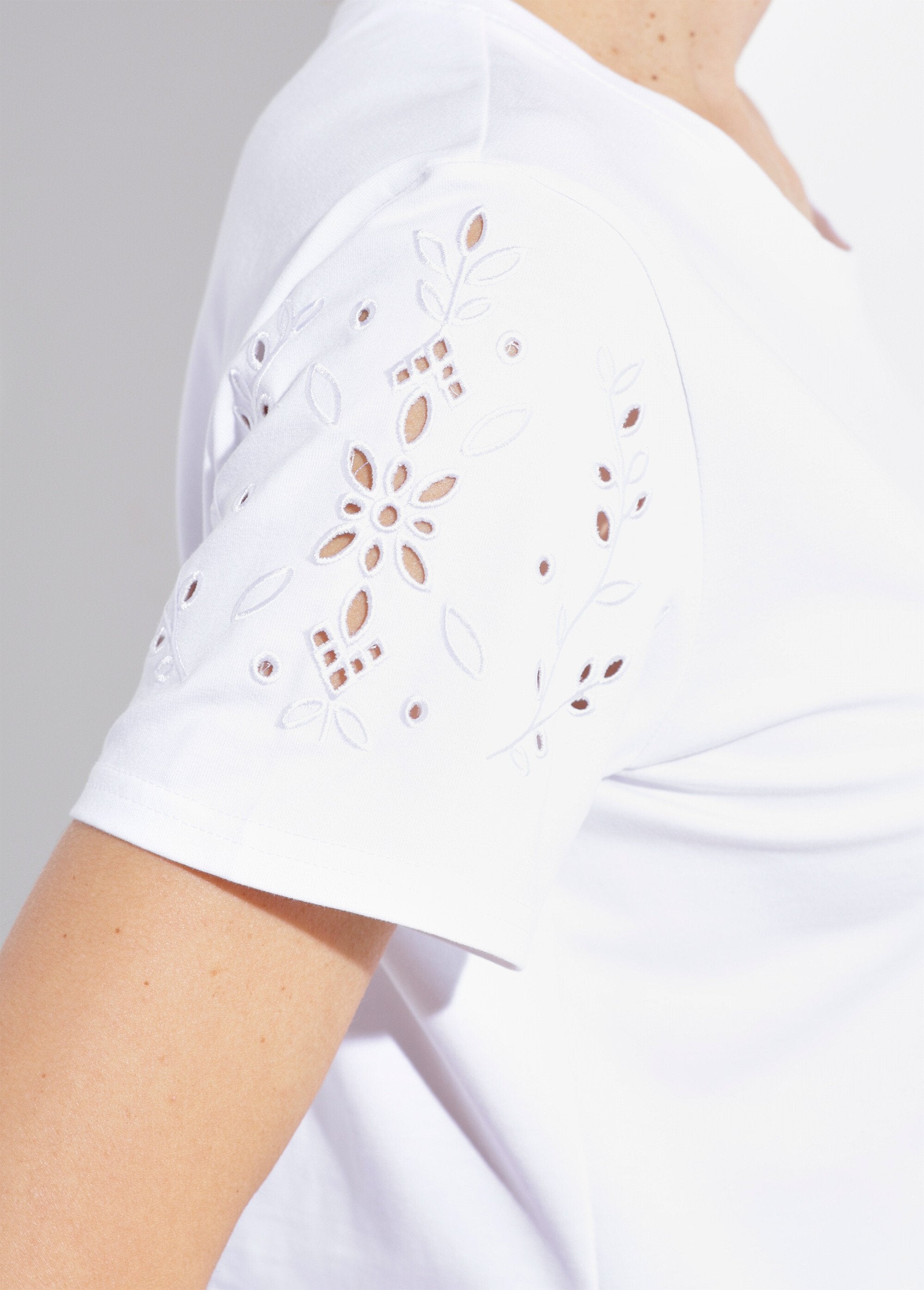 Short-sleeved_embroidered_stretch_cotton_T-shirt_White_DE2_slim