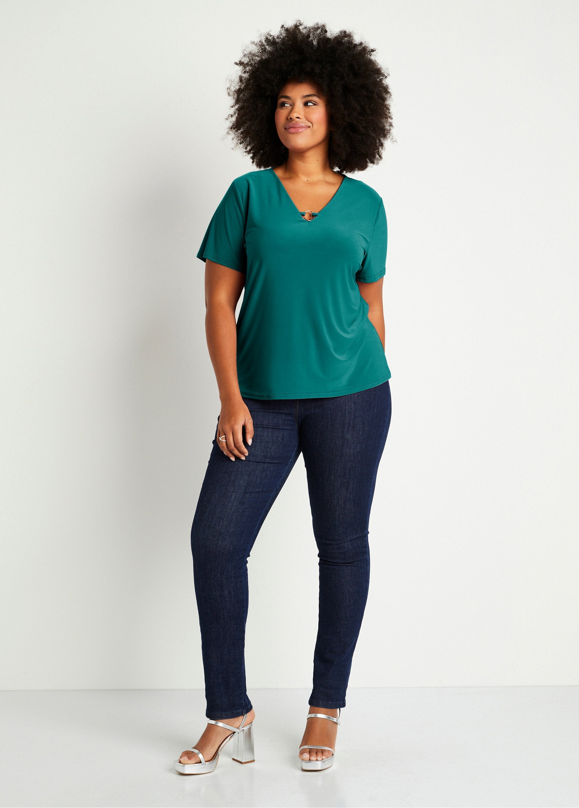 Plain_or_printed_short-sleeved_T-shirt_Plain_green_SF1_curvy