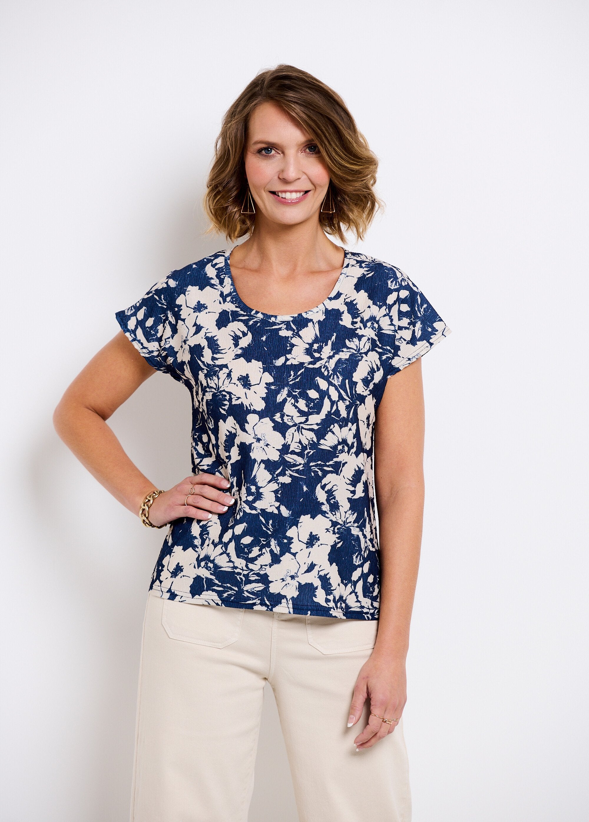 Plain_or_floral_print_short-sleeved_T-shirt_Navy_and_beige_FA1_slim