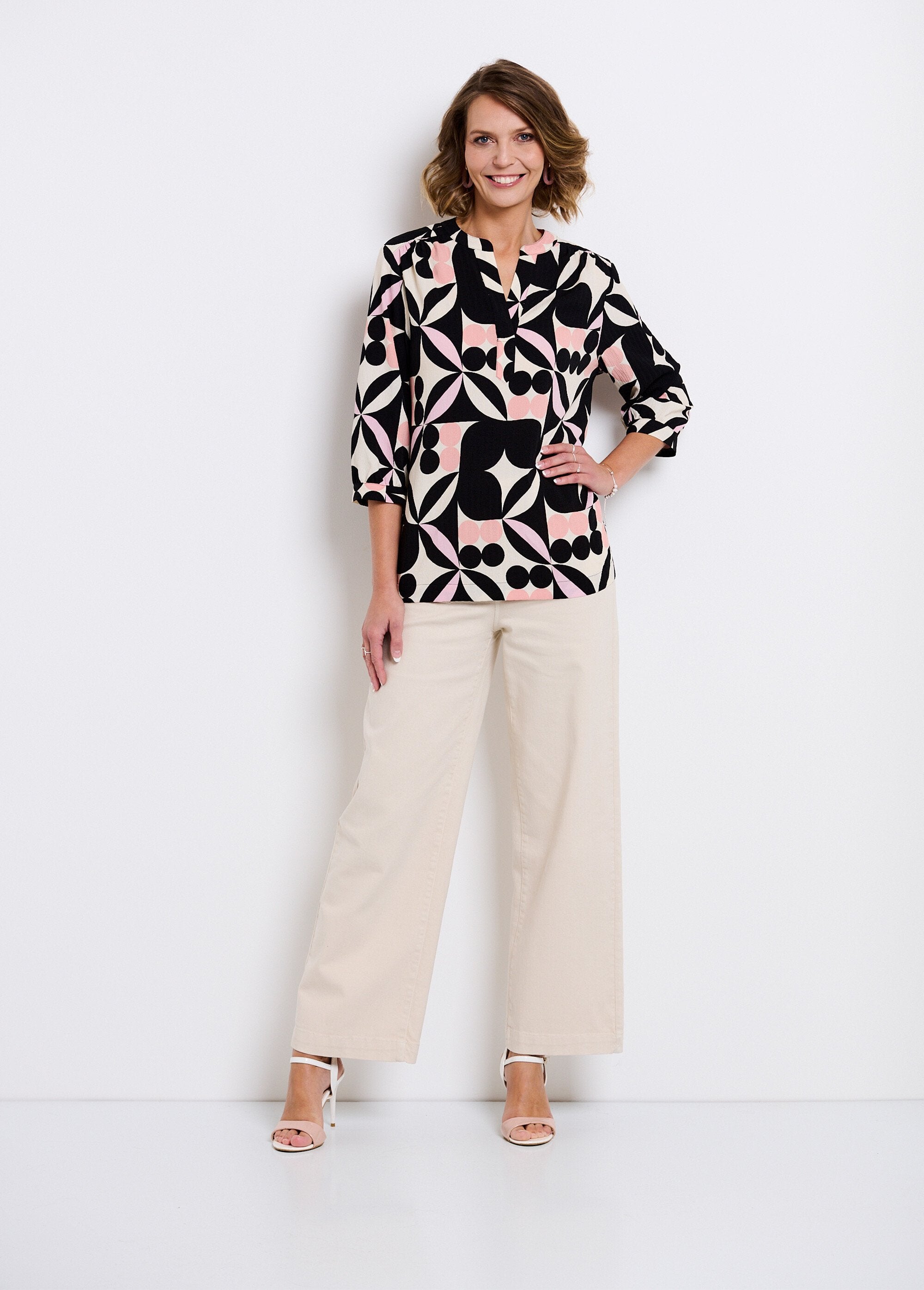 Long_tunic_with_3/4_sleeves_and_graphic_pattern_Black_and_pink_SF1_slim