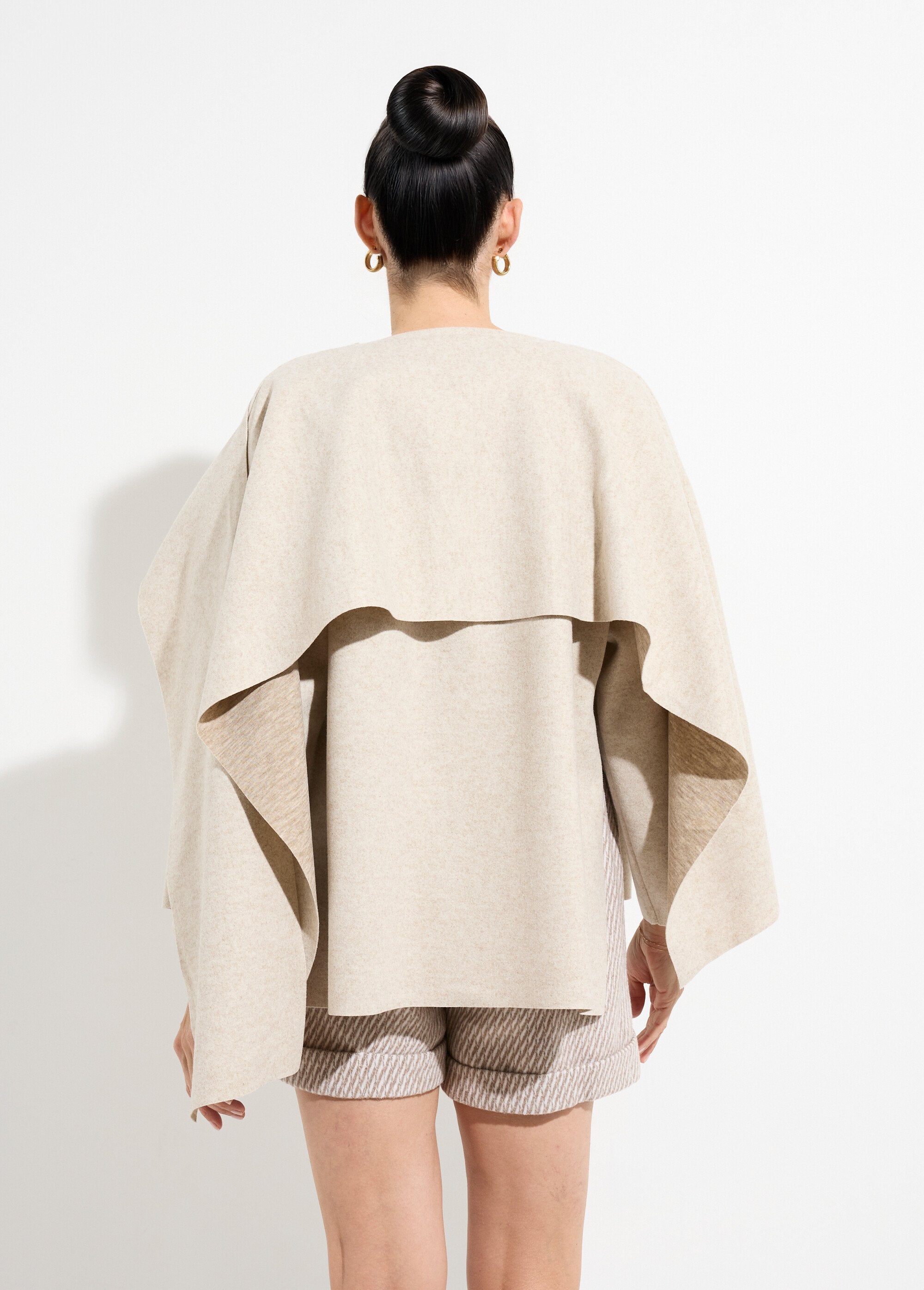 Veste_bouton_bijou_métal_et_écharpe_Beige_DO1_slim