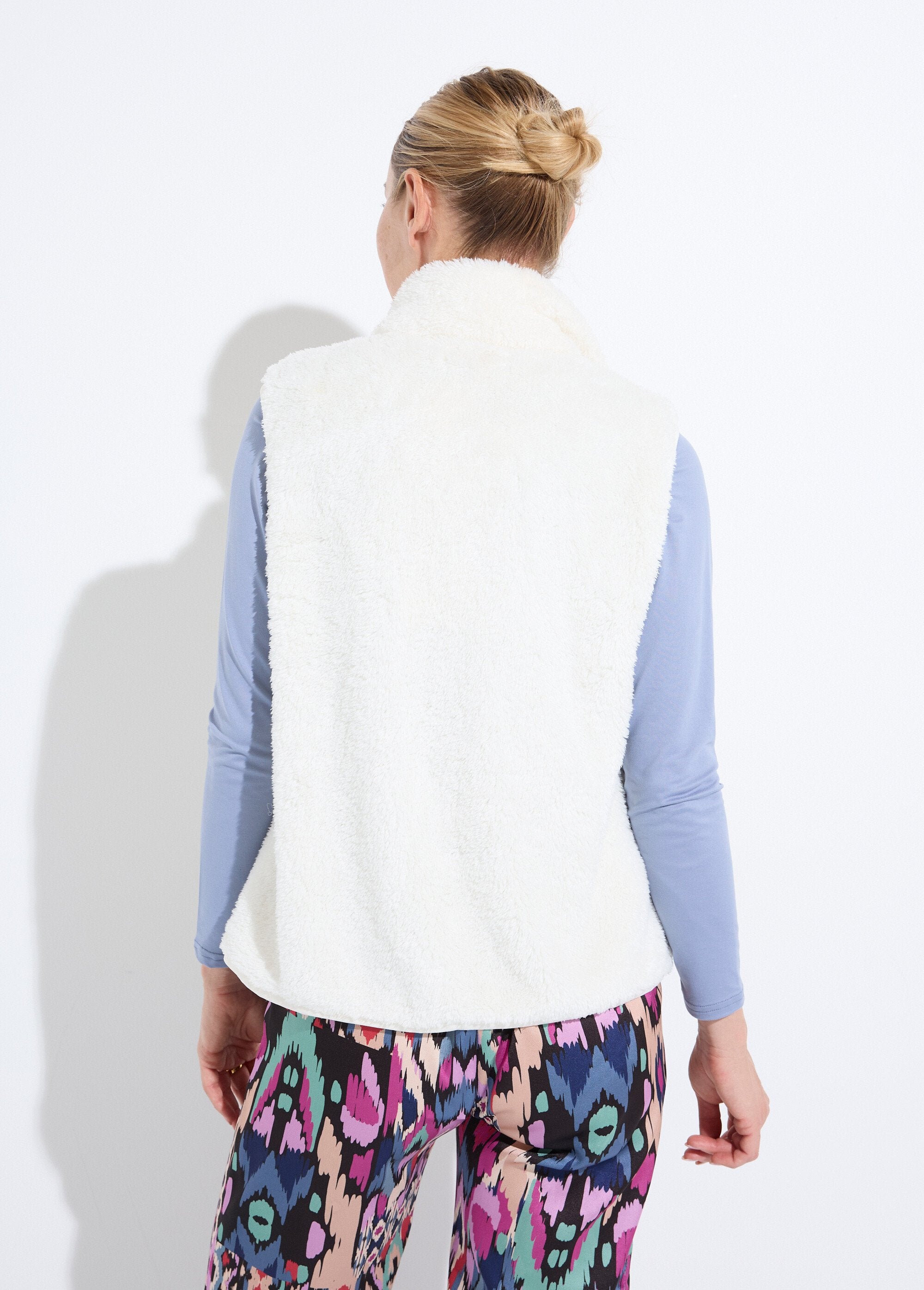 Veste_fausse_fourrure_sans_manches_col_montant_Ecru_DO1_slim