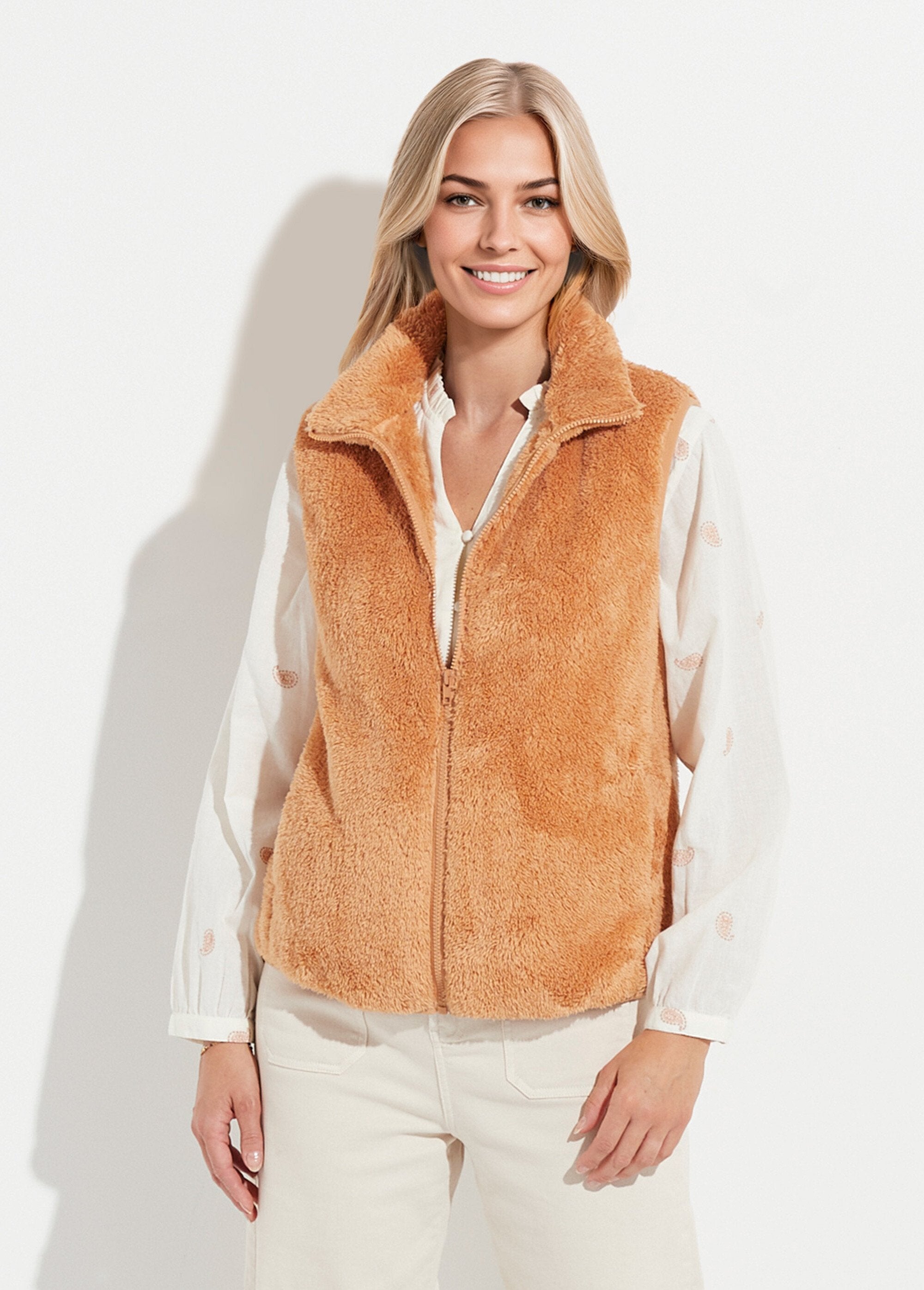 Veste_fausse_fourrure_sans_manches_col_montant_Chamois_FA1_slim