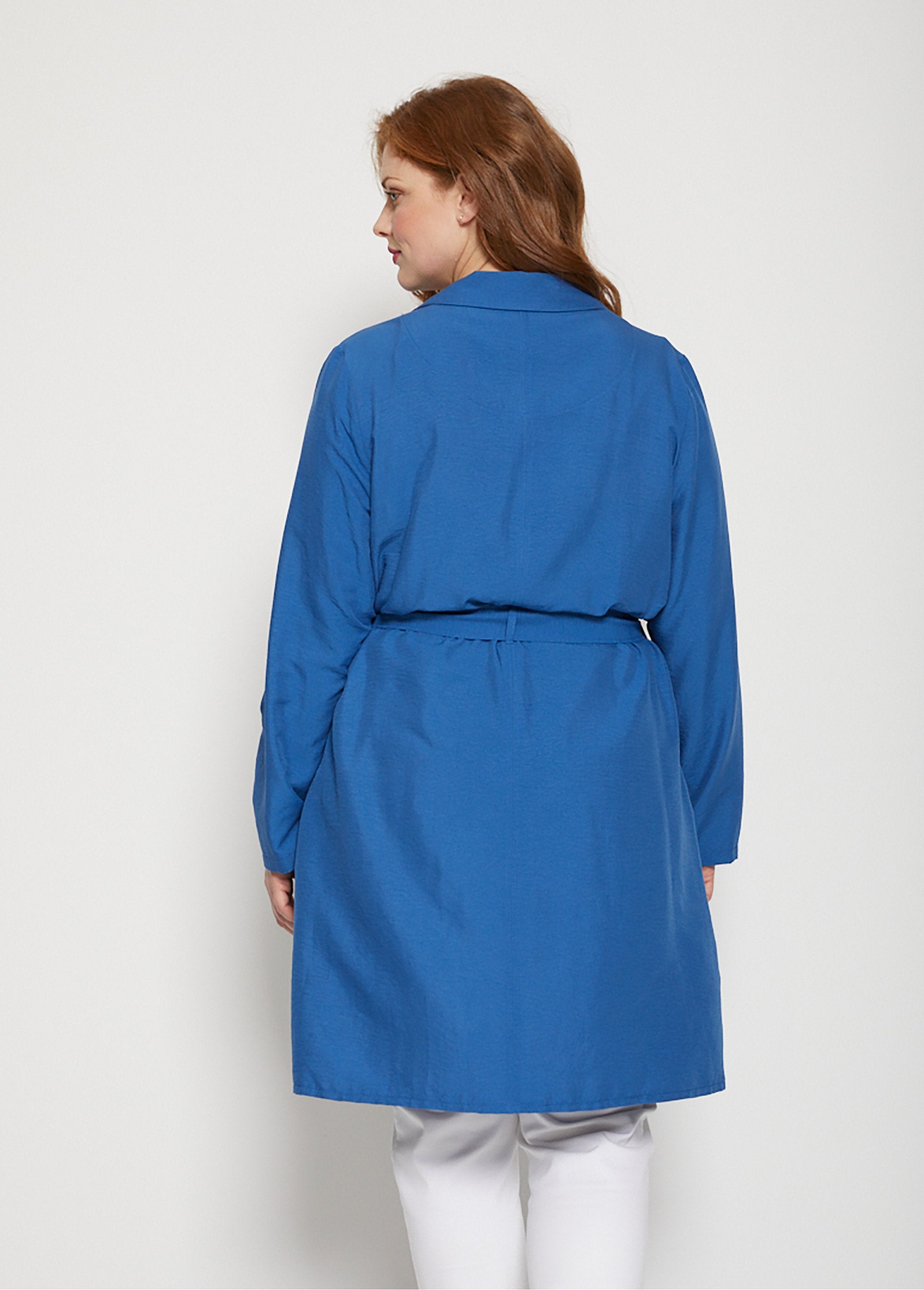 Long_flowing_jacket_with_overcoat_effect_Blue_DO1_curvy